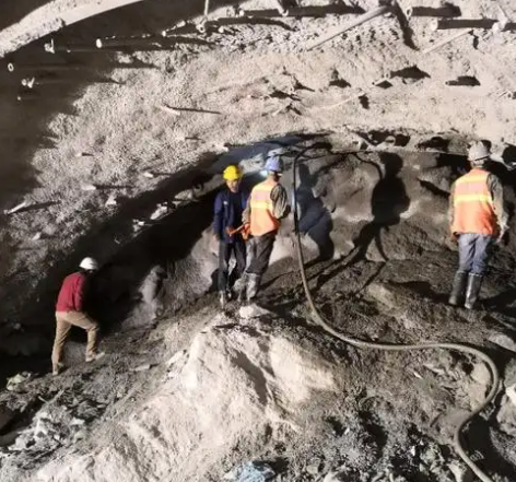 宝清拱顶带模注浆料的施工流程及注意事项